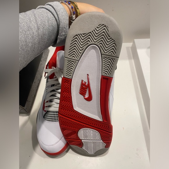 Air Jordan 4 Retro - Picture 4 of 6